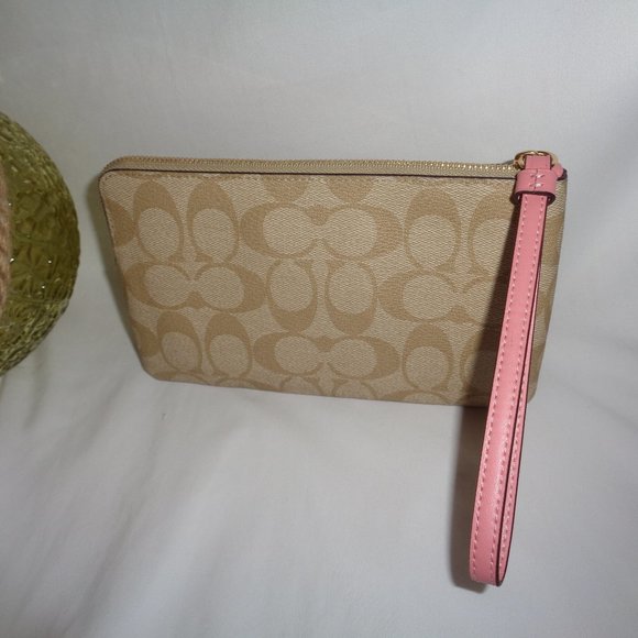 Coach C3358 Signature Disney X Corner Zip Wristlet - Picture 4 of 7